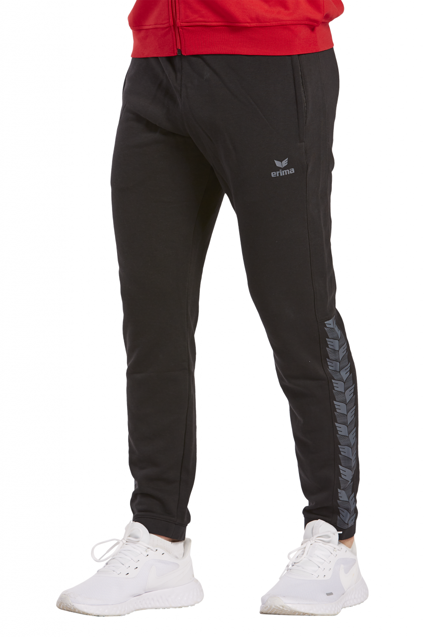 ERIMA Essential Team Sweathose – schwarz/slate grey (Am Modell)