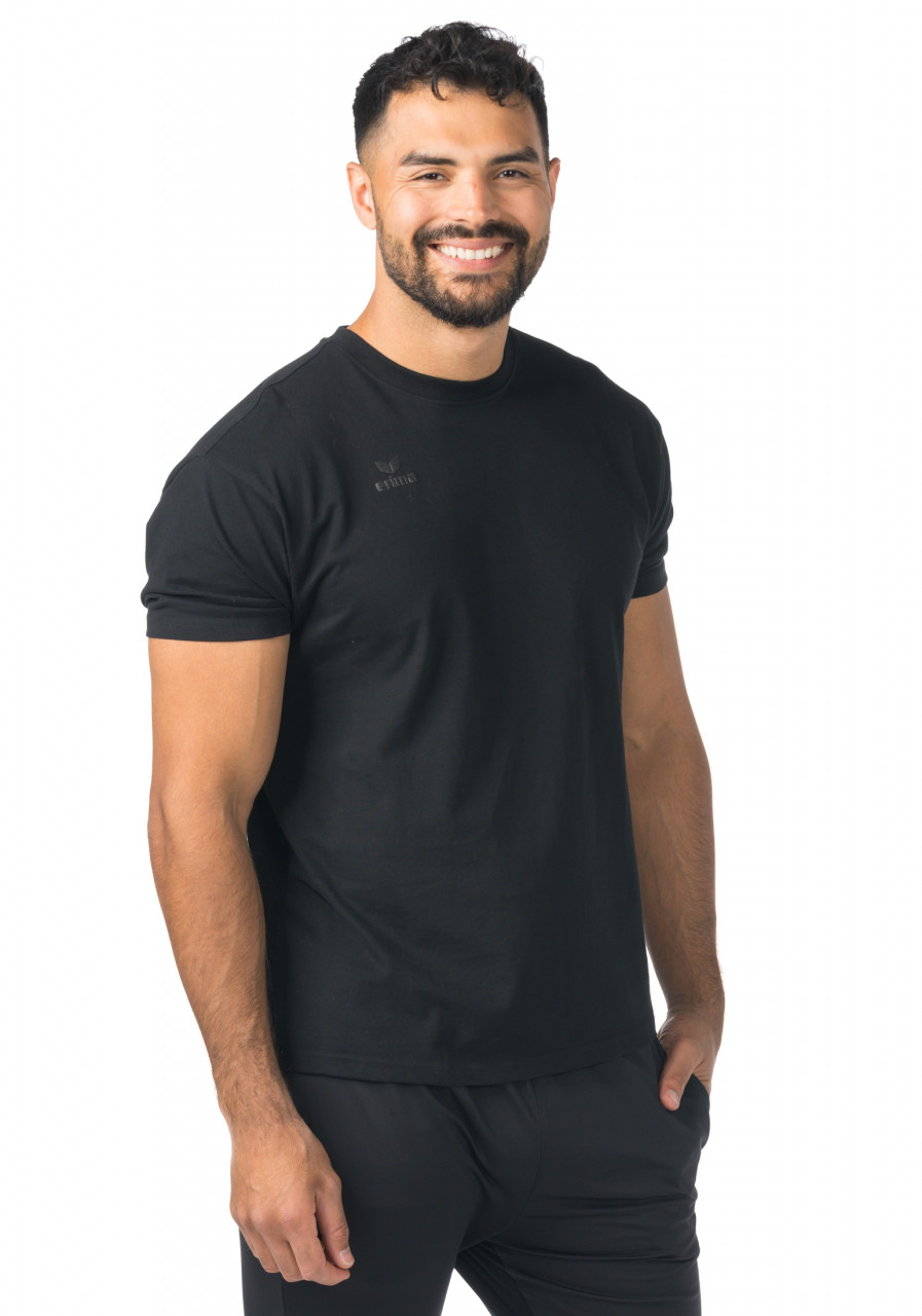 ERIMA CMPT T-Shirt – schwarz (Am Modell)
